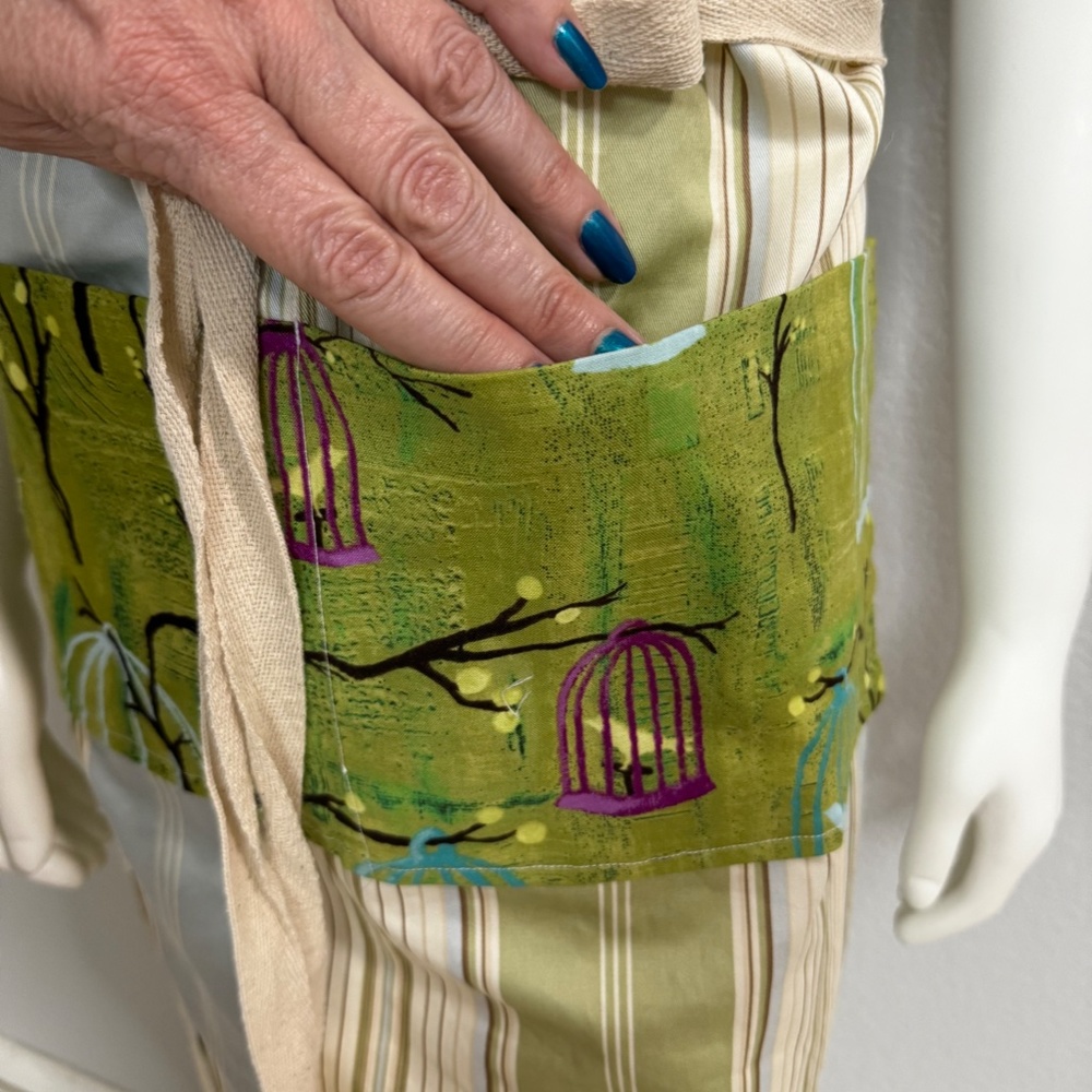 Hand Crafted Apron - Picture 4 of 9